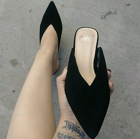ADORABLE BLACK POINTED TOE MULE w CUTE KITTEN HEEL - Picture 2 of 3